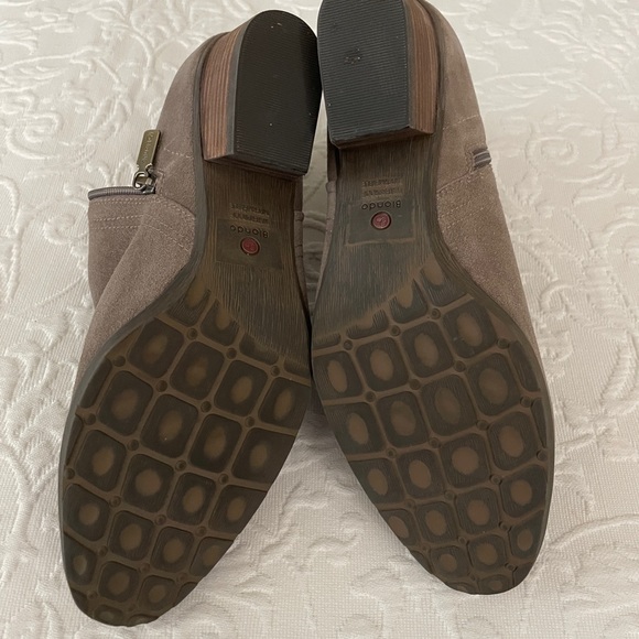 Blondo Villa Waterproof Suede Ankle Boots (EUC) - Picture 7 of 9
